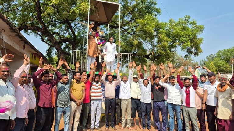 ЁЯУ░ рдЦреИрд░рд╛рдЧрдврд╝: рдмрд╛рдЬрд╛рд░ рдЕрддрд░рд┐рдпрд╛ рдореЗрдВ рд╡реАрд░рд╛рдВрдЧрдирд╛ рд░рд╛рдиреА рдЕрд╡рдВрддреА рдмрд╛рдИ рд▓реЛрдзреА рдХрд╛ рдмрд▓рд┐рджрд╛рди рджрд┐рд╡рд╕ рдордирд╛рдпрд╛ рдЧрдпрд╛