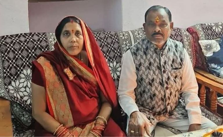खैरागढ़. पति के निधन का सदमा नहीं सह सकीं पत्नी, भाजपा नेता शशांक साहू के माता-पिता का एक ही दिन हृदयाघात से निधन; क्षेत्र में शोक की लहर