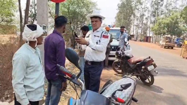 खैरागढ़. ड्रिंक एंड ड्राइव करने वालों की खैर नहीं, 11 चालकों पर 1.35 लाख का जुर्माना