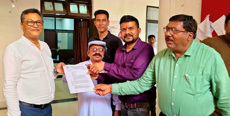 खैरागढ़. 11 सूत्रीय मांगों को लेकर आक्रोशित कर्मचारियों का शक्ति प्रदर्शन, अंबेडकर चौक से कलेक्टर कार्यालय तक रैली निकालकर सौंपा ज्ञापन