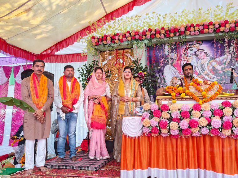 धर्म और जनसेवा का संगम: डोंगरगढ़ विधायक हर्षिता स्वामी बघेल ने ढारा में की भागवत कथा श्रवण"