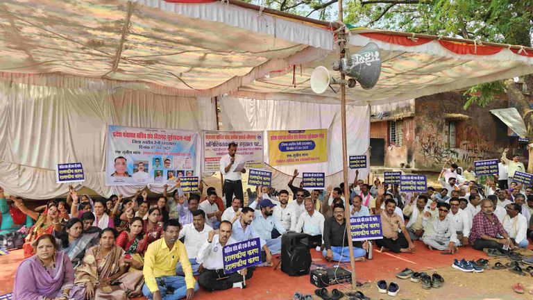 सचिवों की हड़ताल बनी विकास में रोड़ा, रोजगार सहायकों ने संभाली पंचायतों की कमान