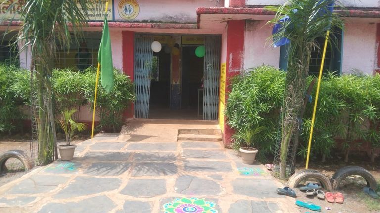 एक शिक्षक के भरोसे पूर्व माध्यमिक शाला अमलीडीह कला, शिक्षा व्यवस्था पर खड़े हुए सवाल