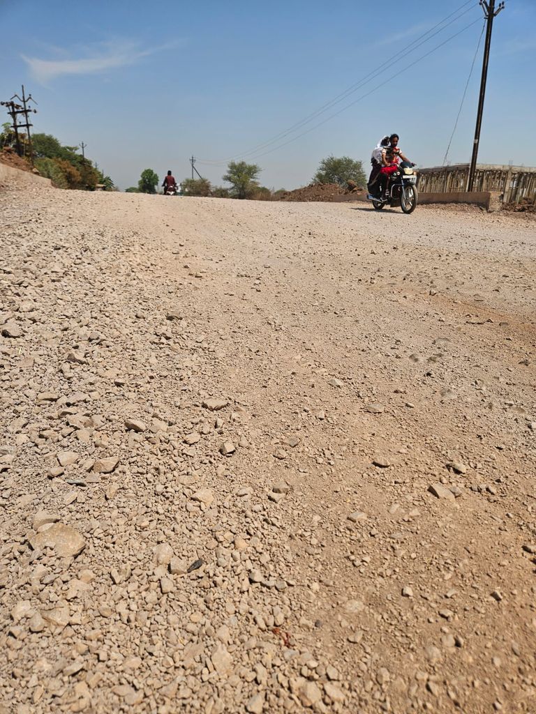 90 करोड़ की सड़क पर उठे सवाल - 25 हजार वाहनों का दबाव झेल पाएगी या नहीं?