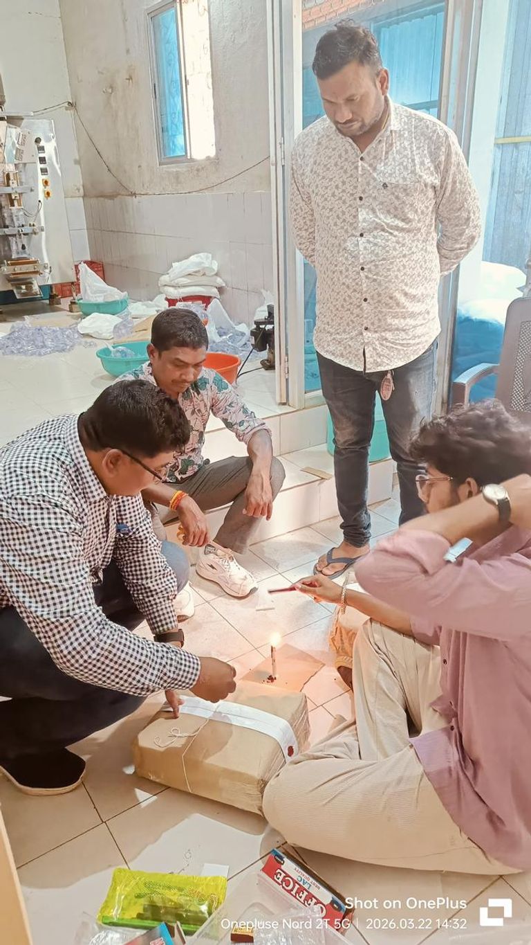 पानी में जहर का खेल: कथित संरक्षण के आरोपों के बीच फल-फूल रहा अवैध पानी पाउच कारोबार, जनस्वास्थ्य पर खतरा