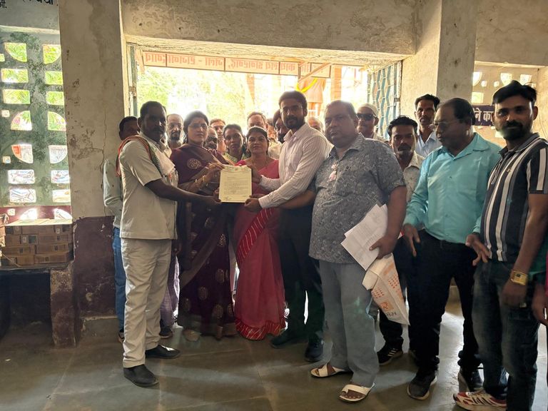 नवरात्रि में भारी वाहनों पर रोक की मांग, कांग्रेसियों ने SDM को सौंपा ज्ञापन